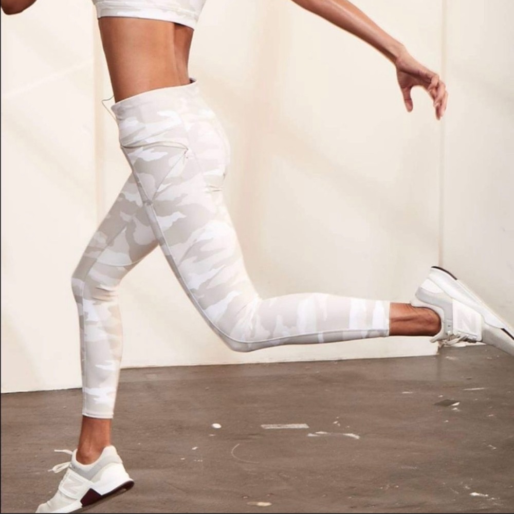 ATHLETA White Camo Contender PowerLift 7/8 Leggings Medium Tall (29“) - Picture 2 of 11